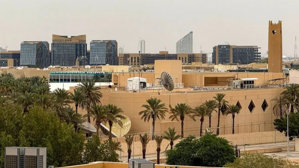 Mỹ yêu cầu một số nhân viên ngoại giao rời Saudi Arabia